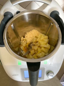 Tortelli di patate su fonduta di Taleggio